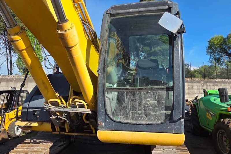 OmecoHub - Immagine NEW HOLLAND E215